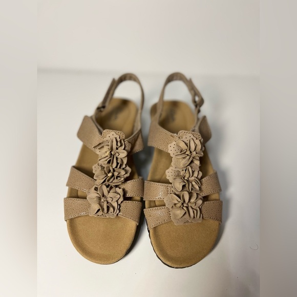 Clarks Merliah Sheryl Beige Leather Sandals Women’s Size 8 adjustable straps - Picture 3 of 10